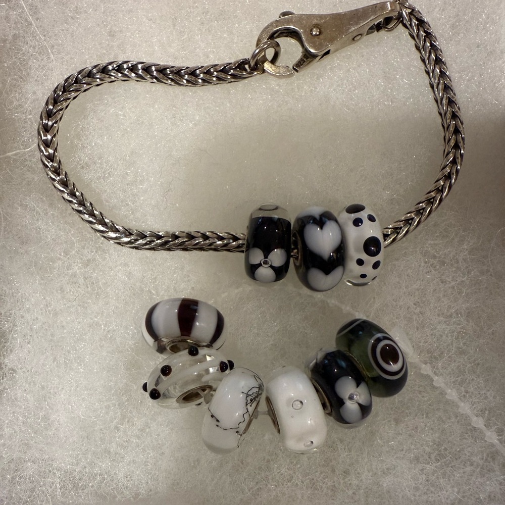 Trollbeads bracelet with 9 glass black and white beads all in perfect condition.
